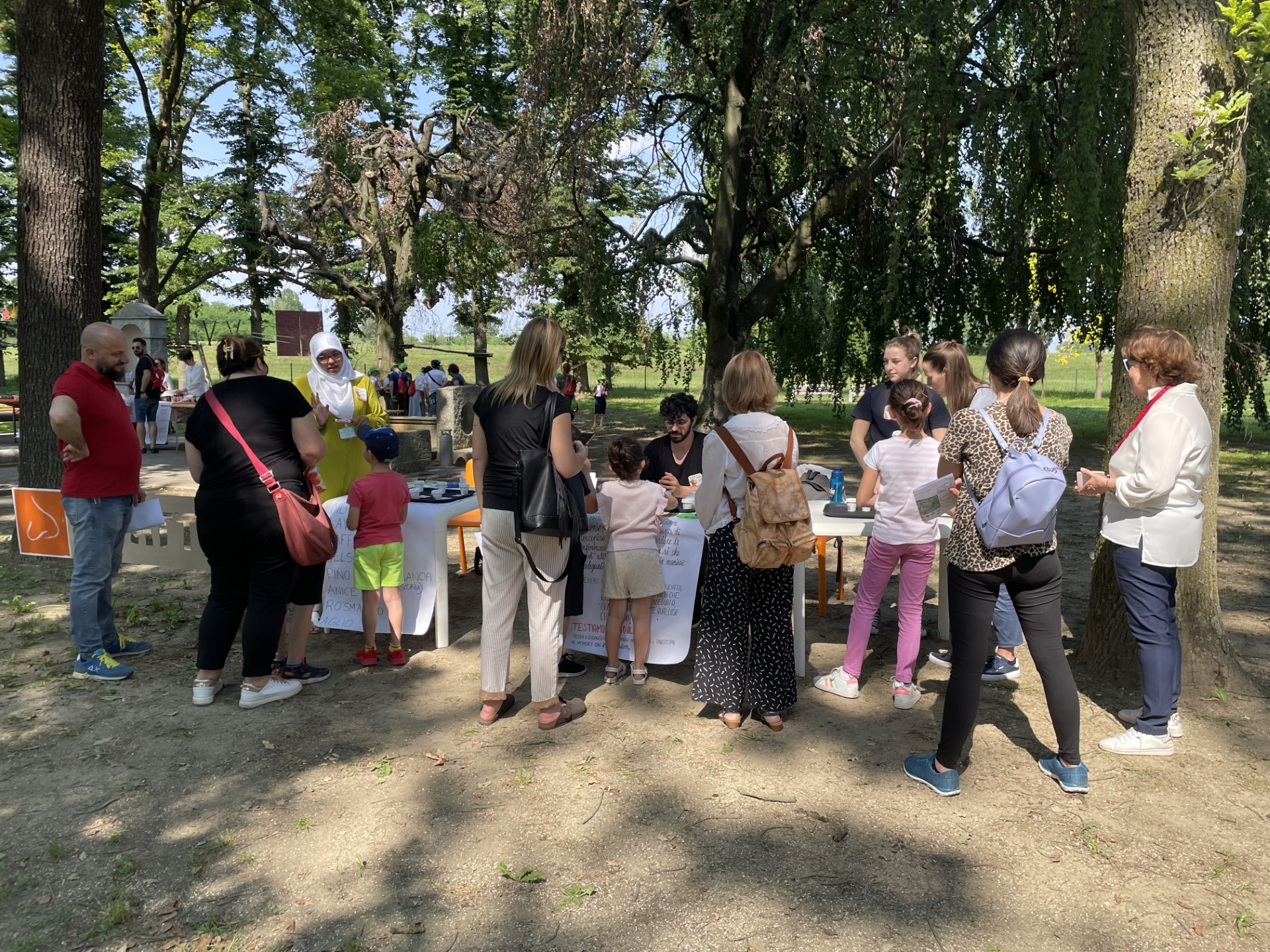 Super Gioco Sano Per I Bimbi Un Sabato Di Giochi Nella Natura