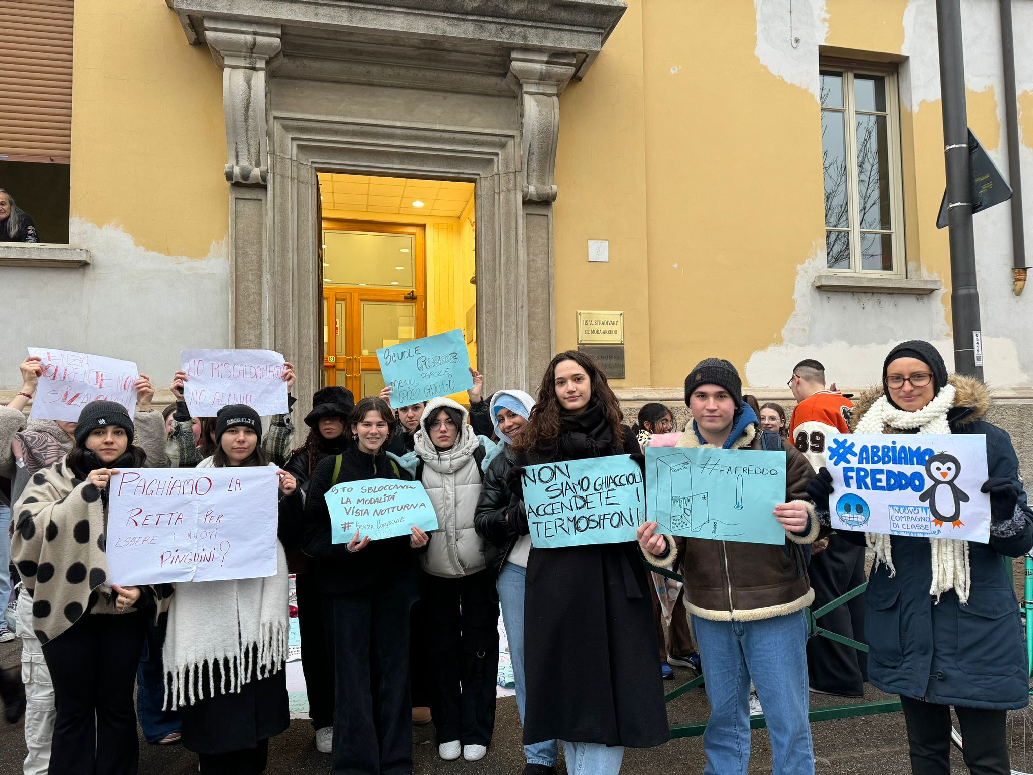 In Aula Al Freddo La Protesta Dei Ragazzi Di Moda E Arredamento