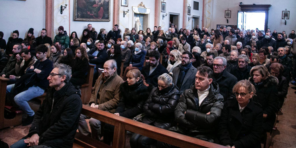 Chiesa Gremita Per L Ultimo Addio A Lorenzo Pagliari Cremonaoggi