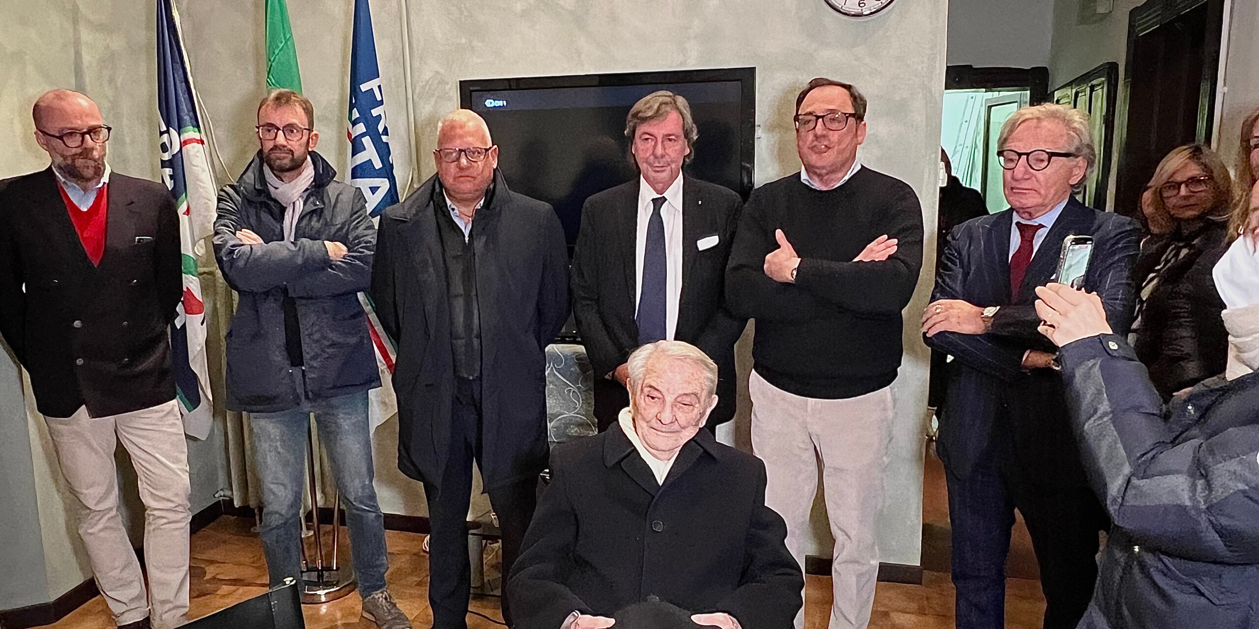 Motto fascista a inaugurazione sede Fratelli d'Italia a Cremona - Notizie 